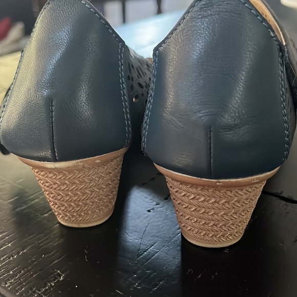 Spring Step Sandal - Picture 3 of 4